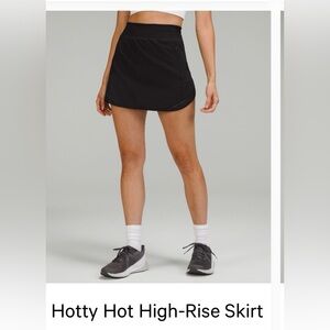 Lululemon Hotty Hot High-Rise Skirt
Black
Size 8